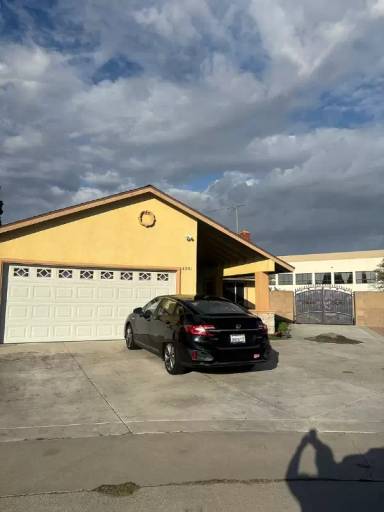 Main picture of 8901 Williamsburg Ave