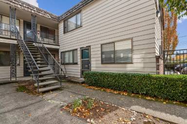 Main picture of Executive Arms Apartments