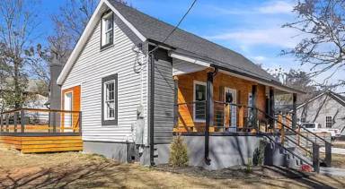 Main picture of 201 Front St