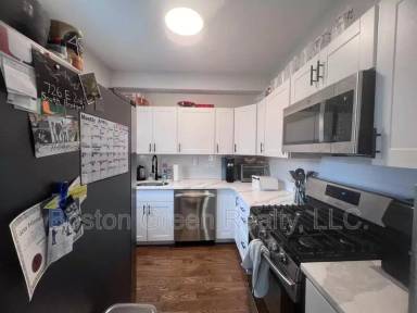 Main picture of 726 E 2nd St