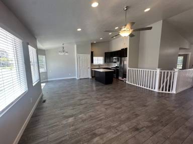 Main picture of 3321 W 1690 N
