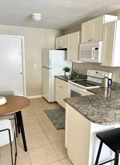 Main picture of 5 Circle Ave