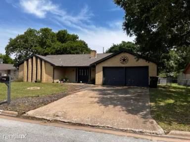 Main picture of 4007 Oak Bend Dr