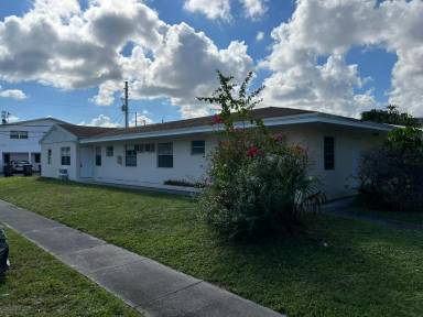 Main picture of 1992 NE 172nd St