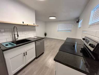 Main picture of 1015 E 22nd St