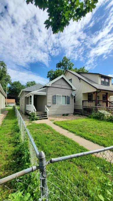Main picture of 2930 Dudley St