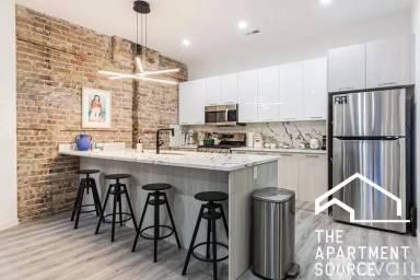 Main picture of 2743 W Division St