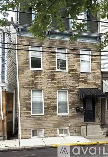 Main picture of 1626 Lowrie St