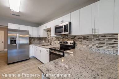 Main picture of 1515 W Lambright St