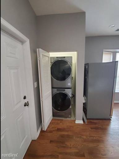 Main picture of 70 E 48th St