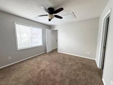 Main picture of 203 Oakwood Ln