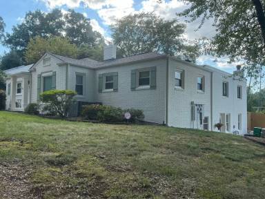 Main picture of 340 Hollis Rd