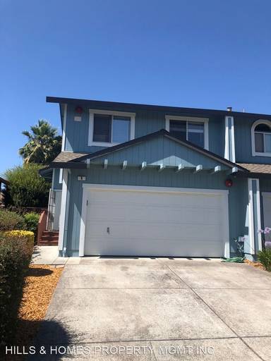 Main picture of 15 Regents Cir