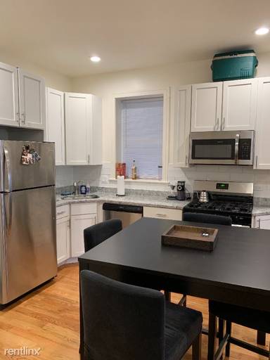 Main picture of 2235 N Clybourn Ave