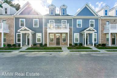 Main picture of 105 Daybeacon St