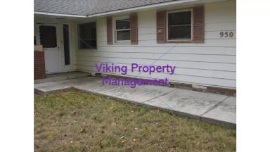 Main picture of 950 NE Crest Dr