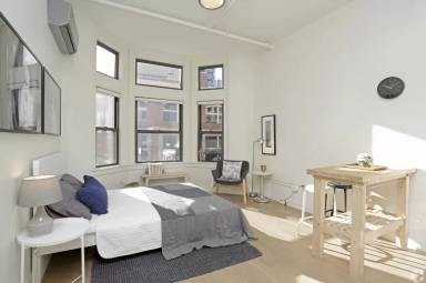 Main picture of 311 W Erie St