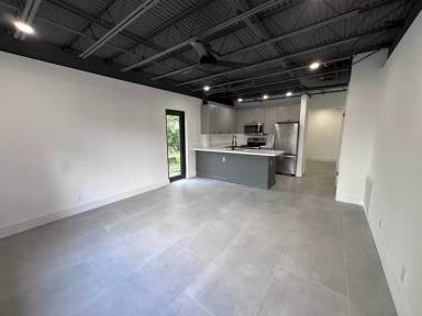 Main picture of 604 NE 9th Ave