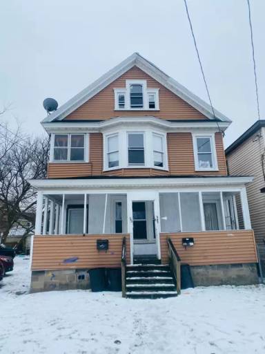 Main picture of 565 Richmond Ave