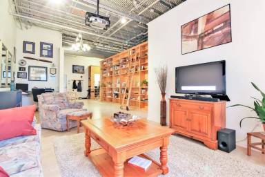 Main picture of 147 Sherman St