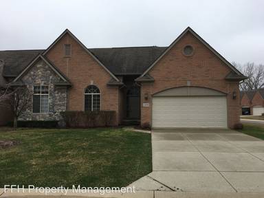 Main picture of 2490 Kentwood Dr