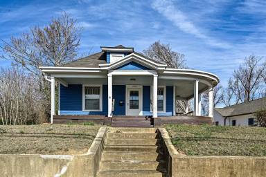 Main picture of 1204 S Salisbury Ave