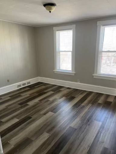 Main picture of 1561 W Mitchell St