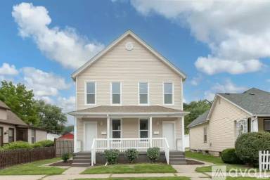 Main picture of 1814 W 6th St