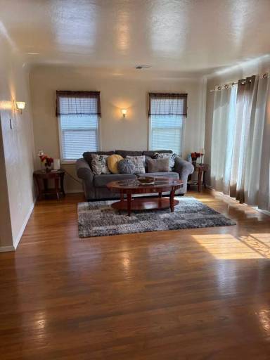 Main picture of 319 Jones St