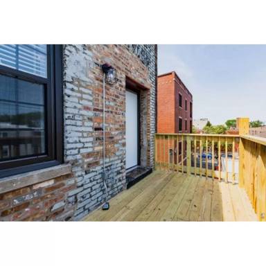 Main picture of 2450 W Chicago Ave