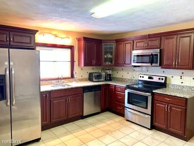 Main picture of 131 Webster St