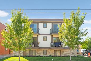 Main picture of 4421 Minnetonka Blvd