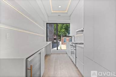 Main picture of 1580 Beacon St