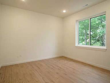 Main picture of 2733 N Front St