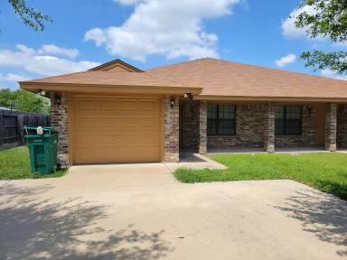 Main picture of 915 Daisy Dr