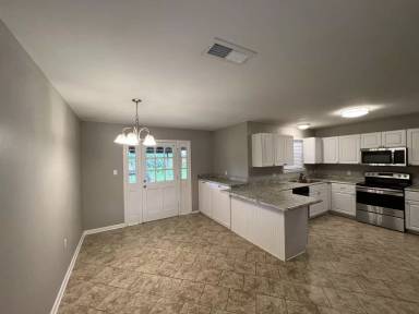 Main picture of 139 Hickory St