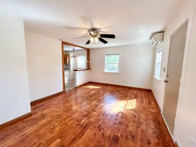 Main picture of 220 Lincoln St