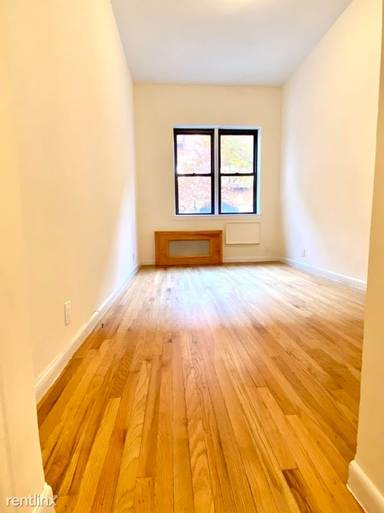 Main picture of 425 E 82nd St