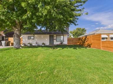Main picture of 415 Sanford Ave