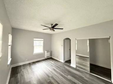 Main picture of 849 S Kenmore Ave