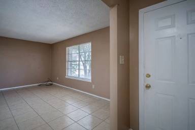 Main picture of 213 Fox Dr