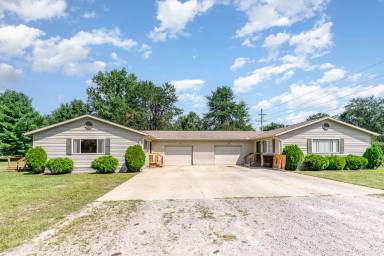 Main picture of 23 E Mustang Ln