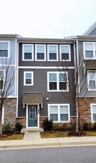 Main picture of 412 Bulkhead Pl