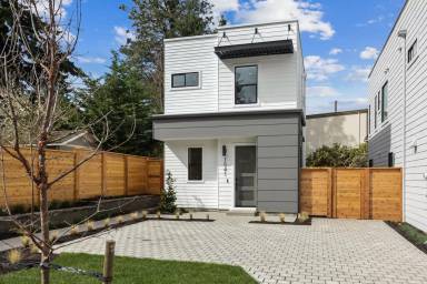 Main picture of 1541 3rd St