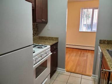 Main picture of 5820 N Sheridan Rd