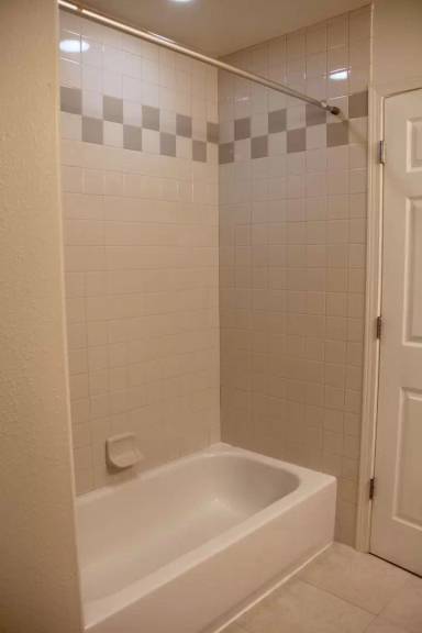 Main picture of 649 N Main Ave