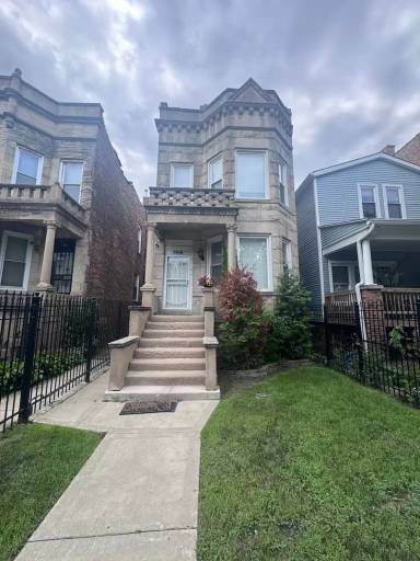 Main picture of 5616 S Indiana Ave