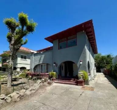 Main picture of 960 N Van Ness Ave