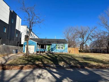 Main picture of 113 E 38th Pl