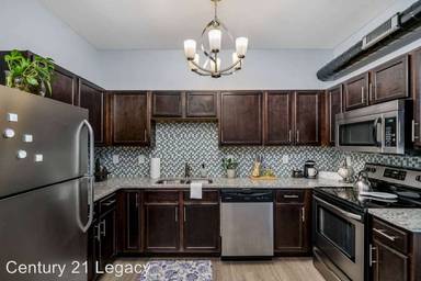 Main picture of 202 E Main St
